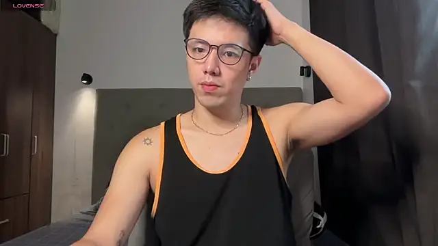 Snapshot of Addictiveboi chatting on 05-12-26, 02:52 Addictiveboi online show from 05-12-26, 02:52