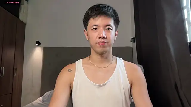 Snapshot of Addictiveboi chatting on 05-20-26, 03:34 Addictiveboi online show from 05-20-26, 03:34