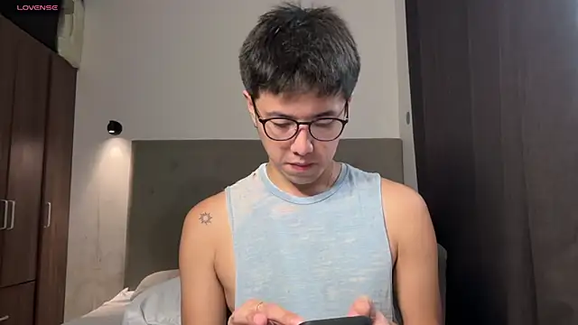 Snapshot of Addictiveboi chatting on 06-03-26, 03:42 Addictiveboi online show from 06-03-26, 03:42