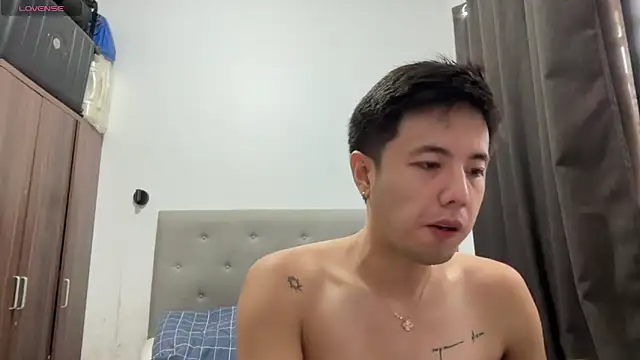 Snapshot of Addictiveboi chatting on 06-04-26, 03:23 Addictiveboi online show from 06-04-26, 03:23