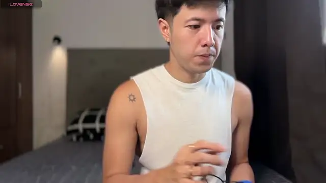 Snapshot of Addictiveboi chatting on 07-07-26, 04:04 Addictiveboi online show from 07-07-26, 04:04