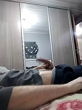 Snapshot of 12dery chatting on 10-10-25, 11:37 12dery online show from 10-10-25, 11:37