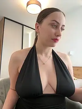 Snapshot of Maribelle_Vinnie chatting on 04-17-26, 11:13 Maribelle Vinnie online show from 04-17-26, 11:13
