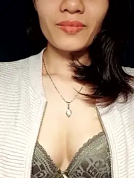 Snapshot of Hinna_x chatting on 10-31-25, 01:17 Hinna x online show from 10-31-25, 01:17