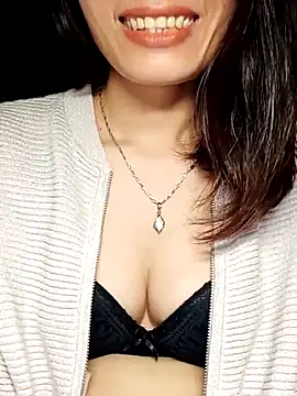 Snapshot of Hinna_x chatting on 11-14-25, 08:18 Hinna x online show from 11-14-25, 08:18