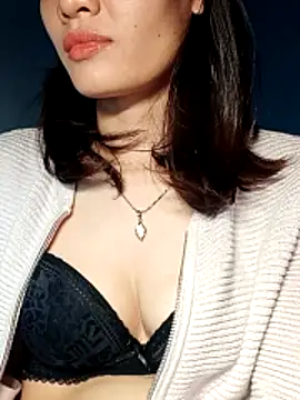 Snapshot of Hinna_x chatting on 11-16-25, 08:31 Hinna x online show from 11-16-25, 08:31