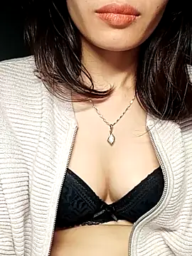 Snapshot of Hinna_x chatting on 11-16-25, 08:36 Hinna x online show from 11-16-25, 08:36