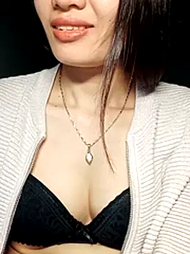 Snapshot of Hinna_x chatting on 11-18-25, 02:32 Hinna x online show from 11-18-25, 02:32