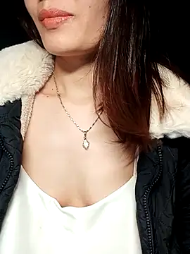 Snapshot of Hinna_x chatting on 11-19-25, 02:39 Hinna x online show from 11-19-25, 02:39