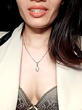 Snapshot of Hinna_x chatting on 11-21-25, 03:00 Hinna x online show from 11-21-25, 03:00