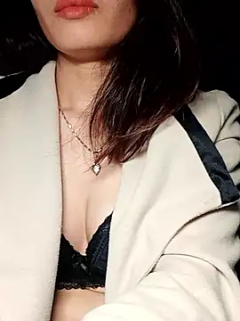 Snapshot of Hinna_x chatting on 11-22-25, 08:19 Hinna x online show from 11-22-25, 08:19