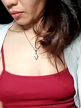 Snapshot of Hinna_x chatting on 11-24-25, 02:28 Hinna x online show from 11-24-25, 02:28