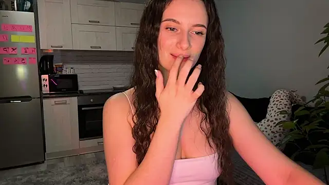 Luna Raee online show from 10-24-25, 12:45