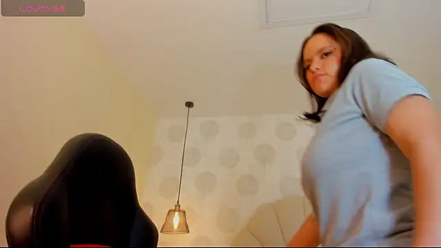 Snapshot of GIANAMILLER6 chatting on 12-16-25, 12:21 GIANAMILLER6 online show from 12-16-25, 12:21