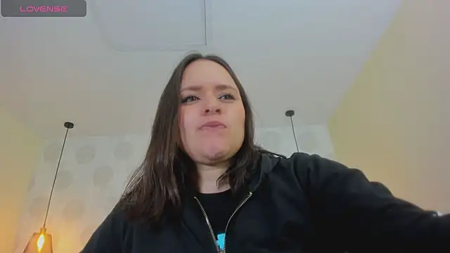 Snapshot of GIANAMILLER6 chatting on 12-22-25, 12:24 GIANAMILLER6 online show from 12-22-25, 12:24