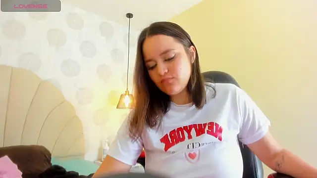 Snapshot of GIANAMILLER6 chatting on 02-10-26, 12:09 GIANAMILLER6 online show from 02-10-26, 12:09