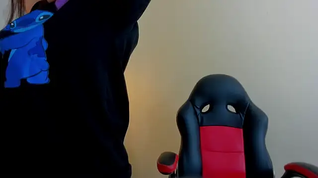 Snapshot of GIANAMILLER6 chatting on 02-18-26, 12:23 GIANAMILLER6 online show from 02-18-26, 12:23