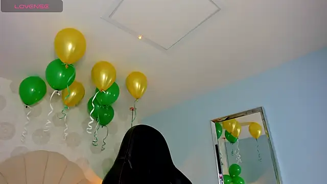 Snapshot of GIANAMILLER6 chatting on 03-17-26, 12:08 GIANAMILLER6 online show from 03-17-26, 12:08