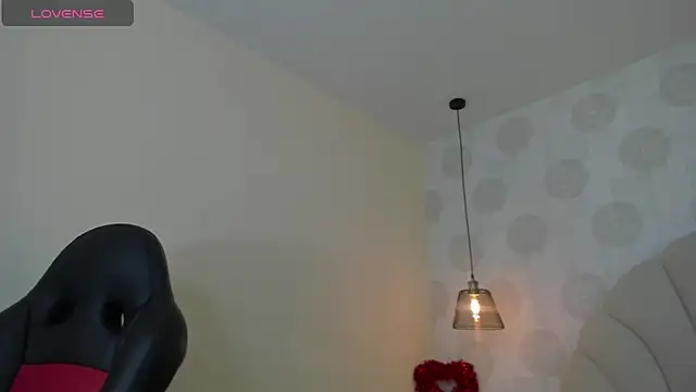 Snapshot of GIANAMILLER6 chatting on 04-10-26, 12:10 GIANAMILLER6 online show from 04-10-26, 12:10