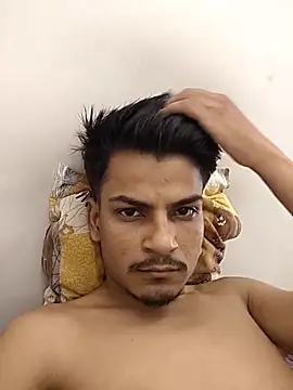 Snapshot of KaranSingh0m chatting on 05-02-26, 06:24 KaranSingh0m online show from 05-02-26, 06:24