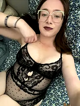 Snapshot of NaughtyNerdyWifey chatting on 11-12-25, 05:19 NaughtyNerdyWifey online show from 11-12-25, 05:19