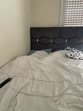 Snapshot of Rabroba89six chatting on 12-18-25, 12:11 Rabroba89six online show from 12-18-25, 12:11