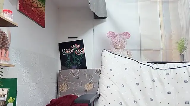 Snapshot of MichiLovely chatting on 12-05-25, 08:38 MichiLovely online show from 12-05-25, 08:38