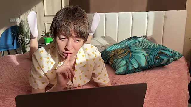 daniellia  online show from 04-20-26, 02:20