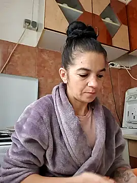 Snapshot of alinaalinutzq chatting on 10-18-25, 02:07 alinaalinutzq online show from 10-18-25, 02:07