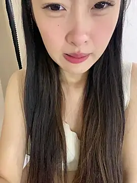 Snapshot of MengMeng0515 chatting on 05-04-26, 02:24 MengMeng0515 online show from 05-04-26, 02:24
