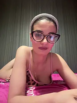 Snapshot of Larra69 chatting on 03-22-26, 06:11 Larra69 online show from 03-22-26, 06:11
