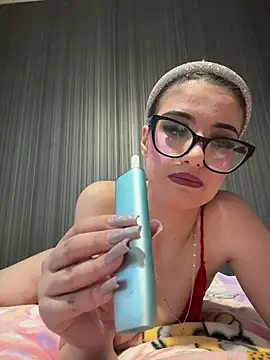 Snapshot of Larra69 chatting on 05-15-26, 03:41 Larra69 online show from 05-15-26, 03:41