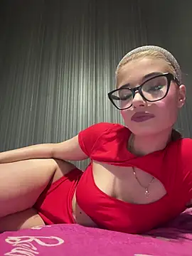 Snapshot of Larra69 chatting on 07-17-26, 06:24 Larra69 online show from 07-17-26, 06:24