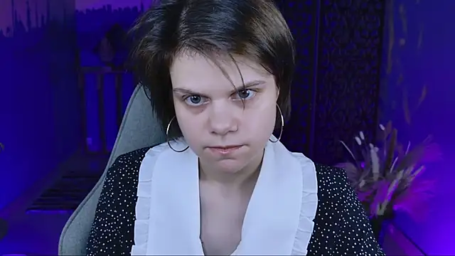 Snapshot of EllieMurler chatting on 09-23-25, 09:12 EllieMurler online show from 09-23-25, 09:12