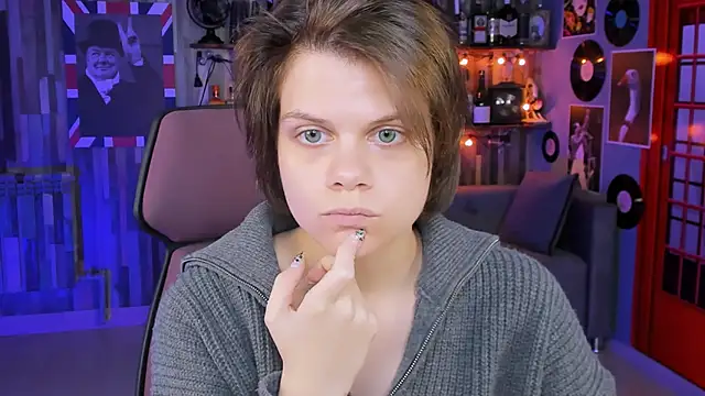 Snapshot of EllieMurler chatting on 09-25-25, 09:02 EllieMurler online show from 09-25-25, 09:02