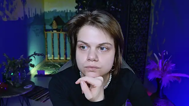 Snapshot of EllieMurler chatting on 10-13-25, 01:00 EllieMurler online show from 10-13-25, 01:00