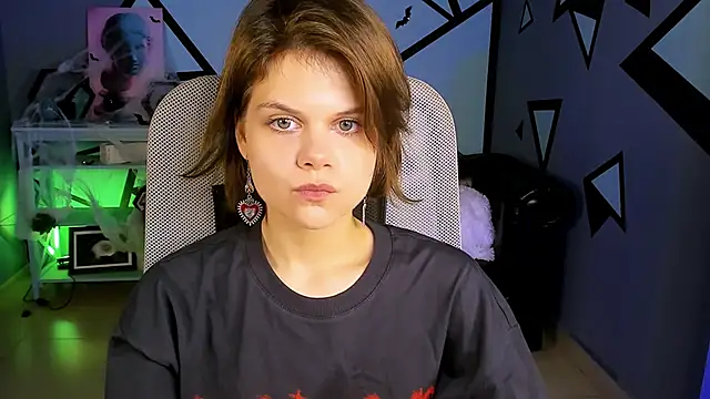 Snapshot of EllieMurler chatting on 10-22-25, 09:09 EllieMurler online show from 10-22-25, 09:09