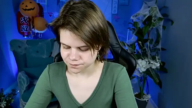 Snapshot of EllieMurler chatting on 10-24-25, 09:06 EllieMurler online show from 10-24-25, 09:06