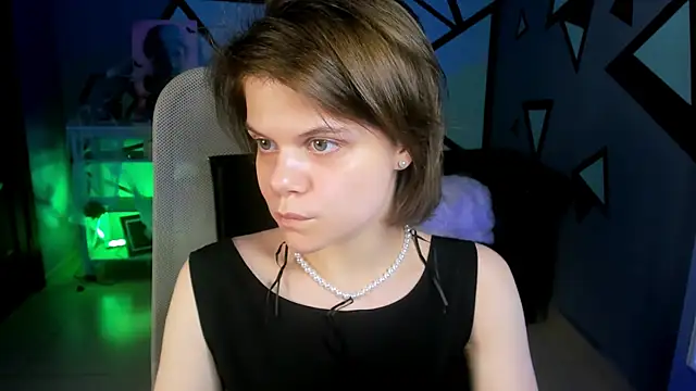 Snapshot of EllieMurler chatting on 10-25-25, 09:06 EllieMurler online show from 10-25-25, 09:06