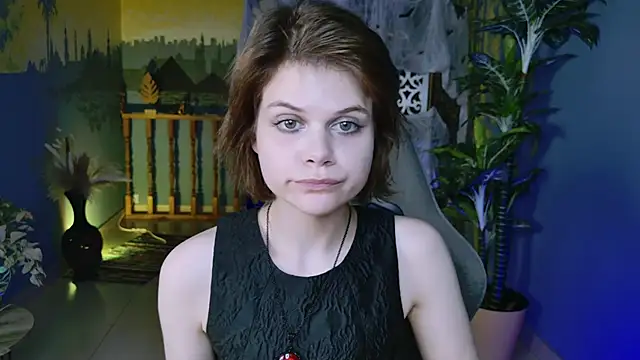 Snapshot of EllieMurler chatting on 10-31-25, 02:07 EllieMurler online show from 10-31-25, 02:07