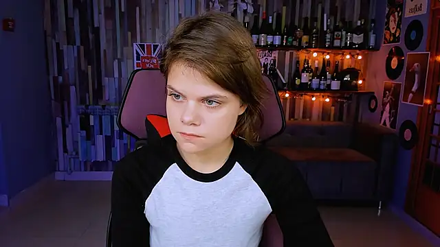 Snapshot of EllieMurler chatting on 11-11-25, 09:09 EllieMurler online show from 11-11-25, 09:09