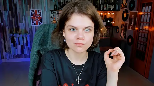 Snapshot of EllieMurler chatting on 11-15-25, 09:06 EllieMurler online show from 11-15-25, 09:06