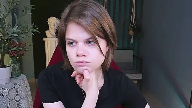 Snapshot of EllieMurler chatting on 11-24-25, 09:09 EllieMurler online show from 11-24-25, 09:09