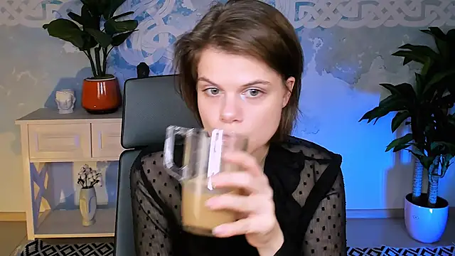 Snapshot of EllieMurler chatting on 11-28-25, 09:12 EllieMurler online show from 11-28-25, 09:12