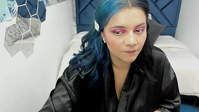 Snapshot of Kiara_Cruz__ chatting on 09-14-25, 01:05 Kiara Cruz online show from 09-14-25, 01:05