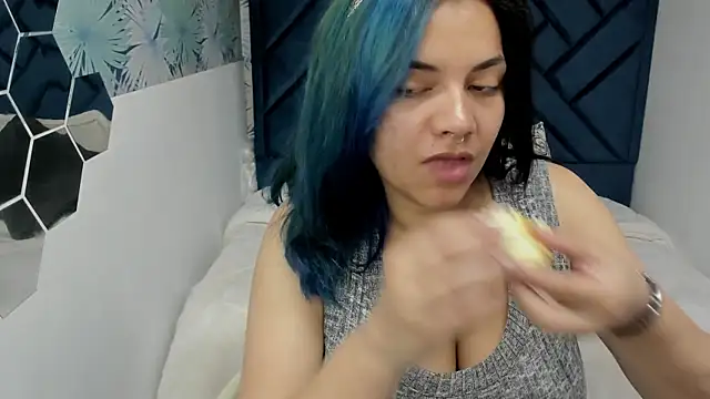 Snapshot of Kiara_Cruz__ chatting on 09-20-25, 03:02 Kiara Cruz online show from 09-20-25, 03:02