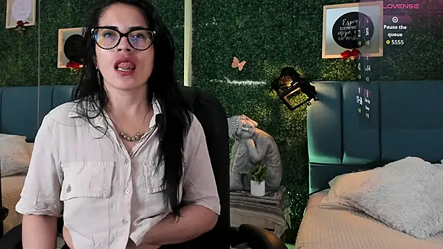 Linagh  online show from 11-24-25, 12:05