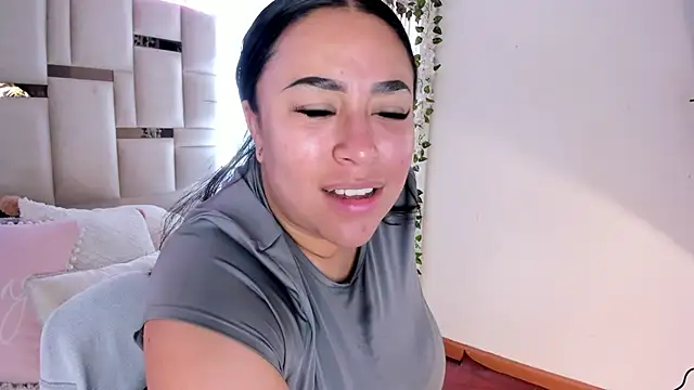 Snapshot of Zoey_thompson chatting on 10-26-25, 02:56 Zoey thompson online show from 10-26-25, 02:56