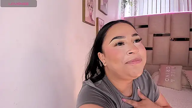 Snapshot of Zoey_thompson chatting on 11-03-25, 07:48 Zoey thompson online show from 11-03-25, 07:48