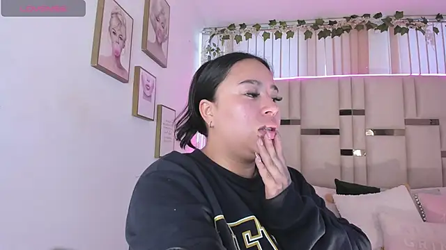 Snapshot of Zoey_thompson chatting on 11-20-25, 07:46 Zoey thompson online show from 11-20-25, 07:46